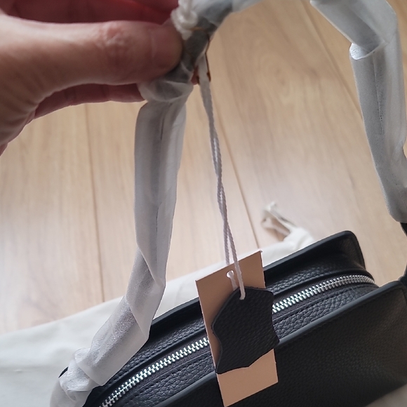 The Horse Clara Shoulder Bag Black - Picture 9 of 12